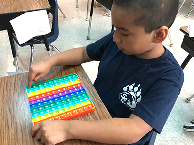 3rd graders  doing math with Pop-Its - Oregon State Credit Union education grant